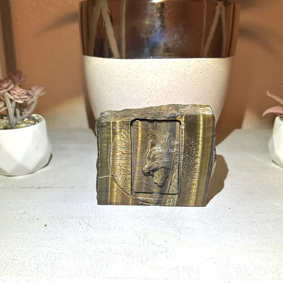 Tigers Eye Slab With Wolf Carving - Picture 1 of 8